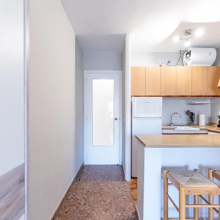 Salou Studio by Beach & Pool - AC - Free Parking - Apartment with Pool View - 7