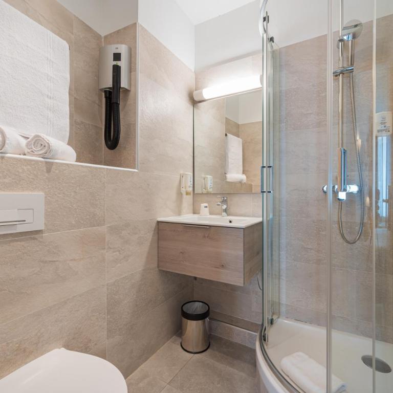 Hotel Select - Chambre Double ou Lits Jumeaux Supérieure - 4