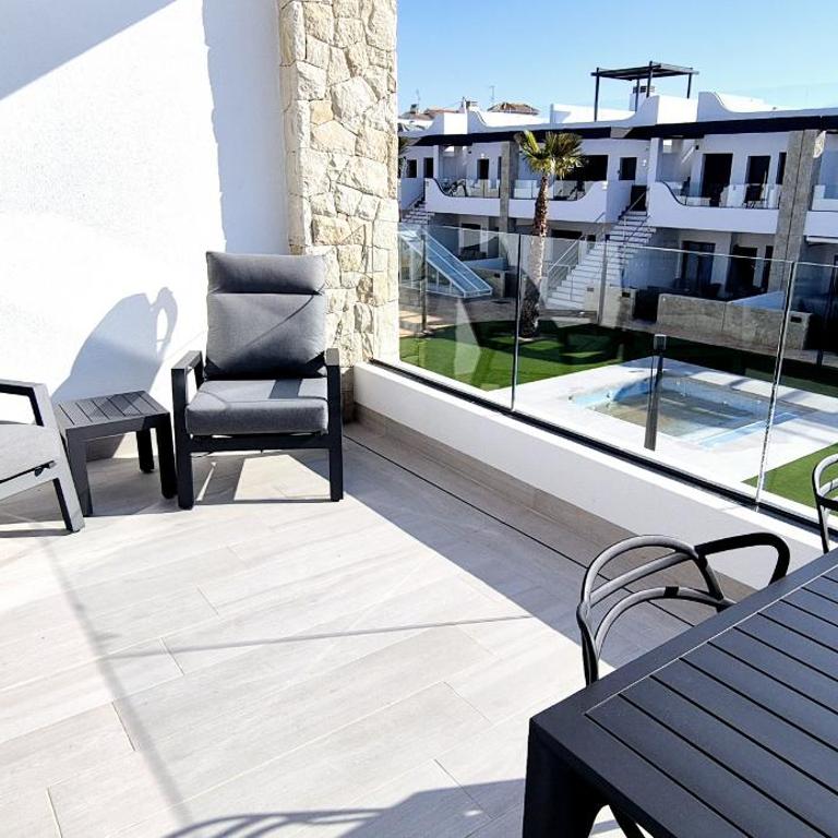 Penthouse Innovabeach Punta Prima - Apartment with Pool View - 2