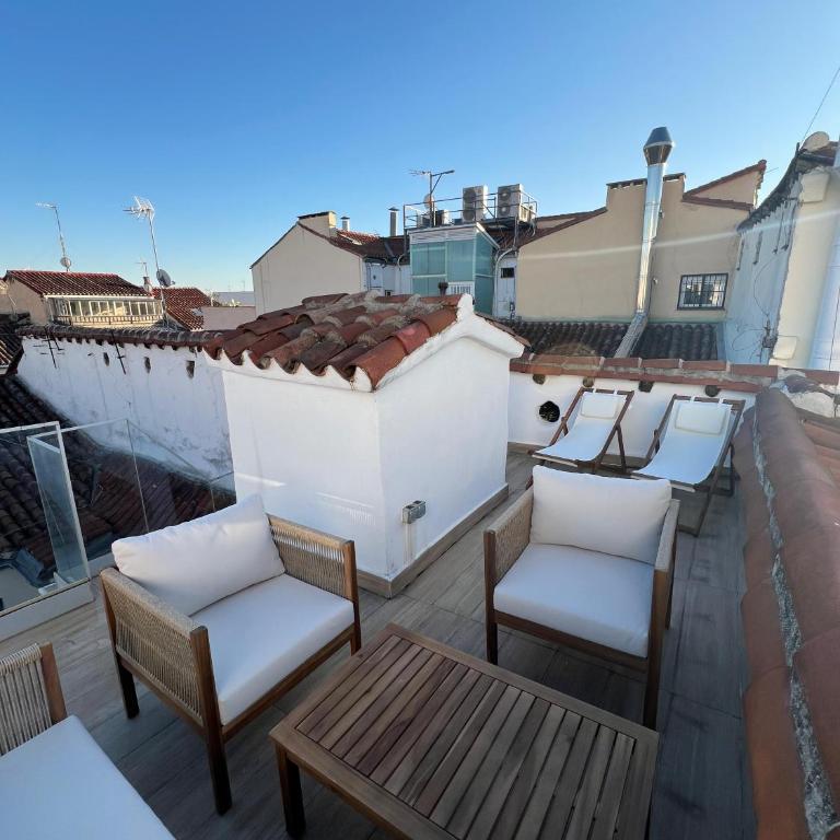 Chic Penthouse with Urban Charm & Rooftop - Two-Bedroom Apartment - 19