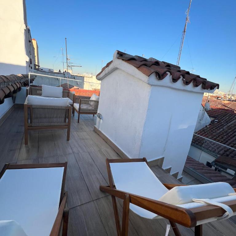 Chic Penthouse with Urban Charm & Rooftop - Two-Bedroom Apartment - 18
