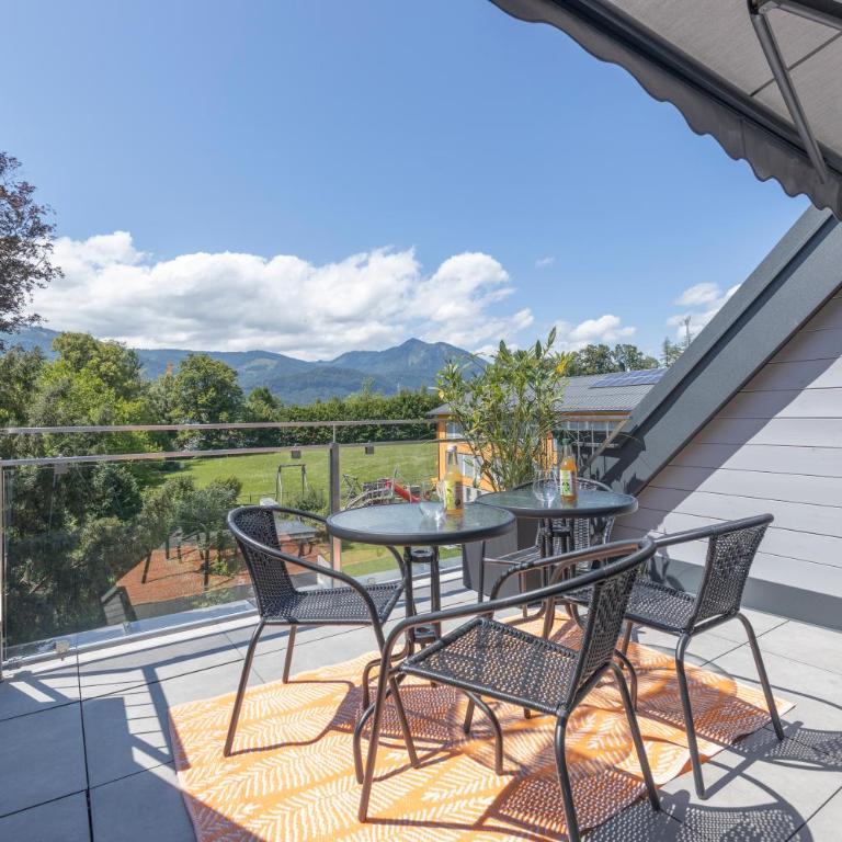 SEE & THE CITY apartments - One-Bedroom Apartment with Balcony and Mountain View - 1