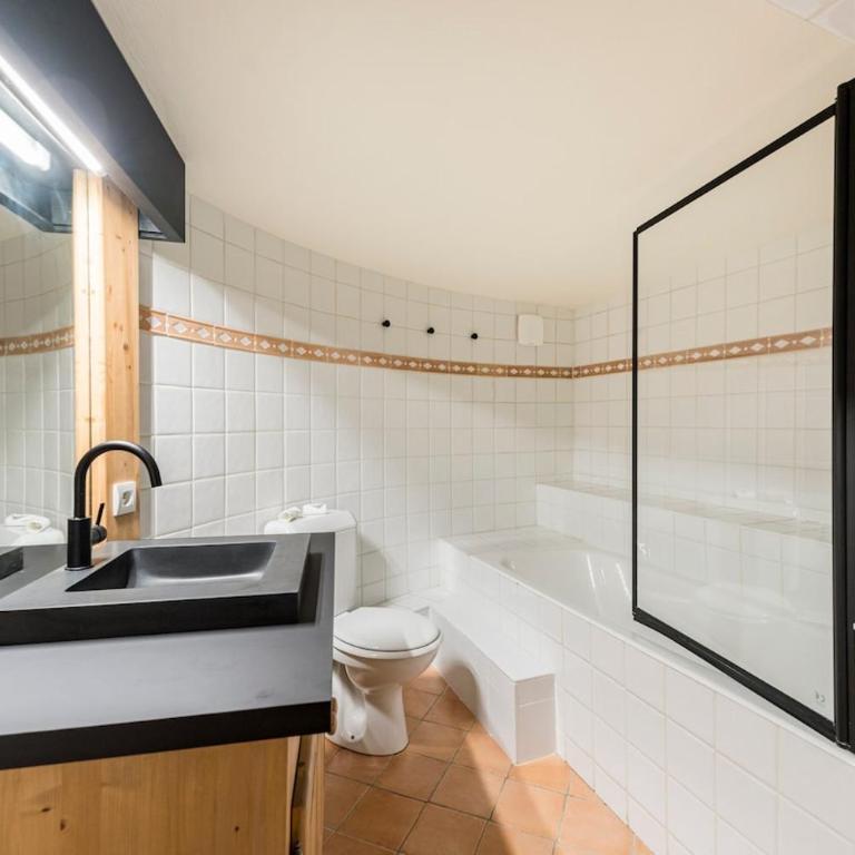 Joli Appartement familial Centre du village - Three-Bedroom Apartment - 48