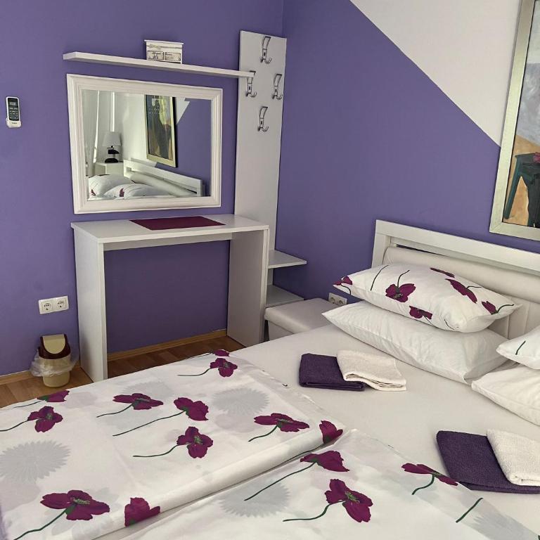 Hostel Mirror - Double Room - 3