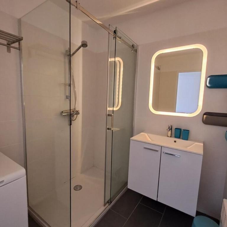 Modern 1BR Quiet 10 min walk to beach - Apartamento de 1 dormitorio - 11