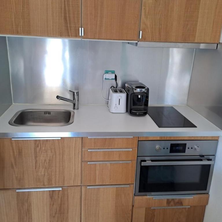 Modern 1BR Quiet 10 min walk to beach - Apartamento de 1 dormitorio - 10