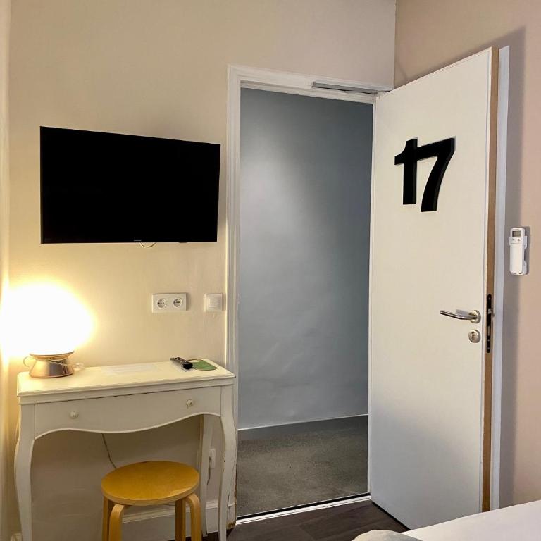Hotel Select - Chambre Simple Économique - 4