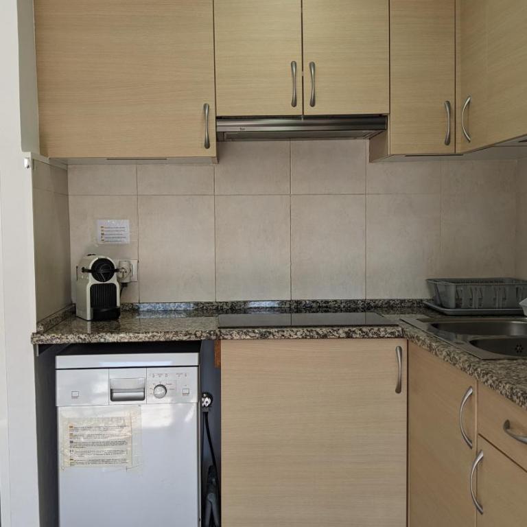 Cozy, sunny and close to the beach - One-Bedroom Apartment - 24