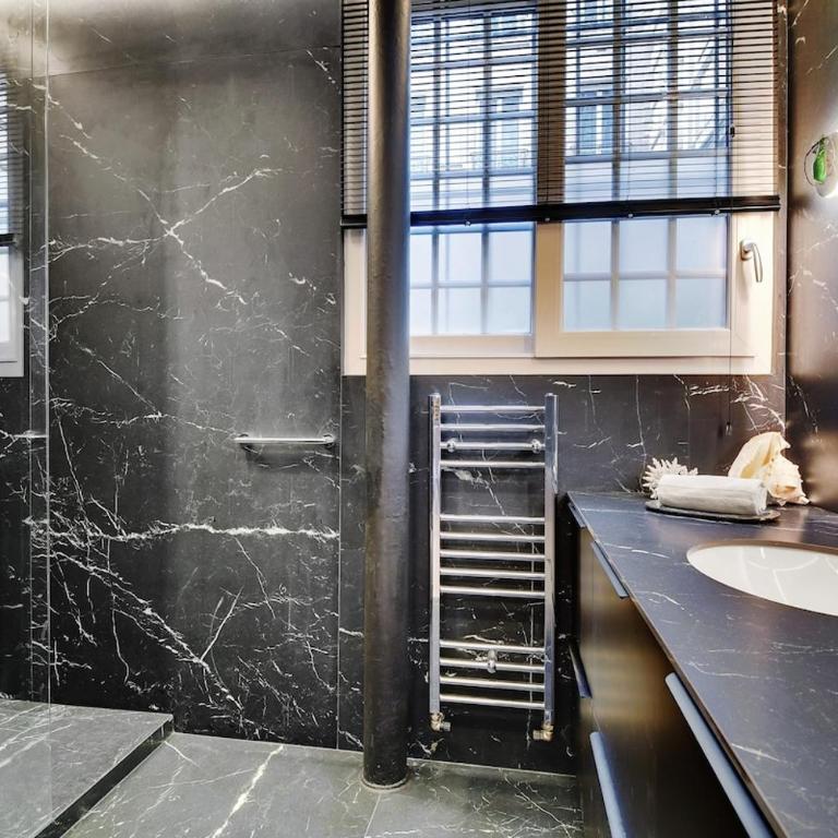 Le Marais Luxury & Trendy Apartment - Two-Bedroom Apartment - 20