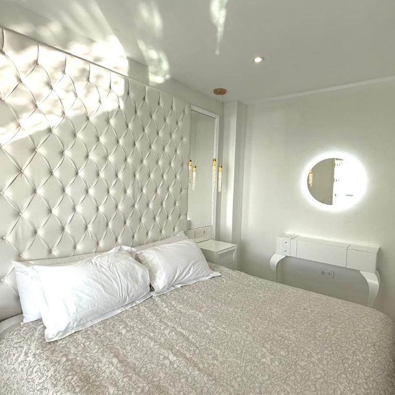 MI CAPRICHO 12 - Luxury Beachfront Apartment- Costa del Sol - Three-Bedroom Apartment - 36