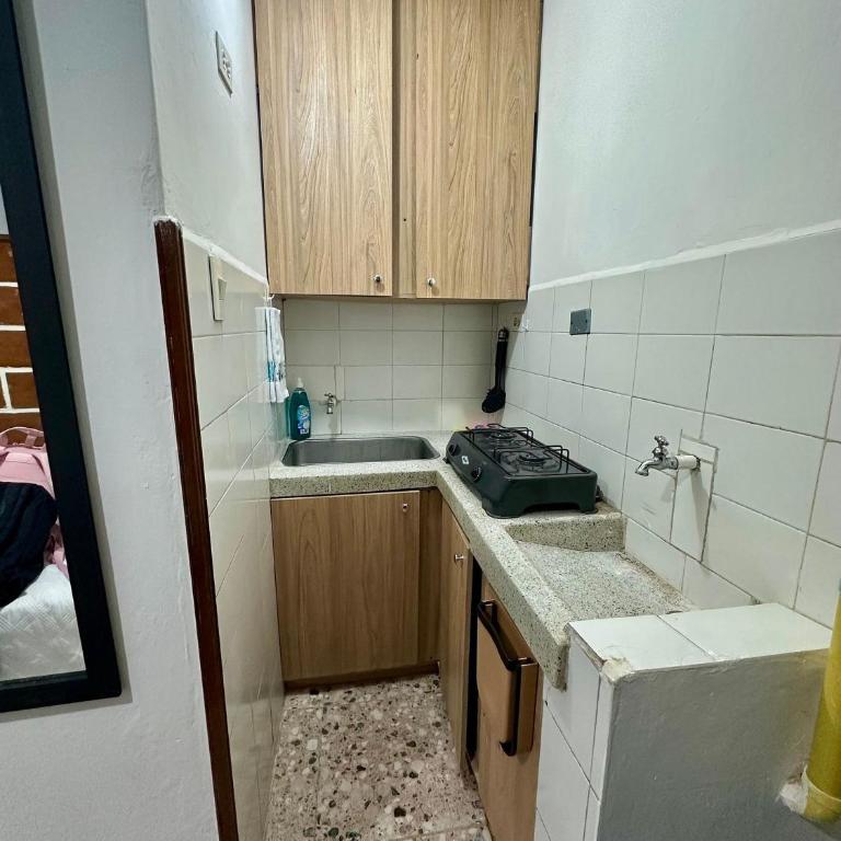 Cómodo en zona residencial a 1m de Av. el poblado - Studio Apartment - 47