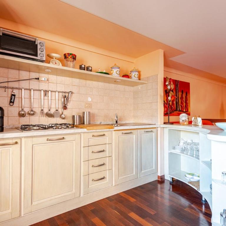 Terrazza Privata-A 2 Passi dal mare- "Versilia Royal" - Appartamento con 2 Camere da Letto - 28