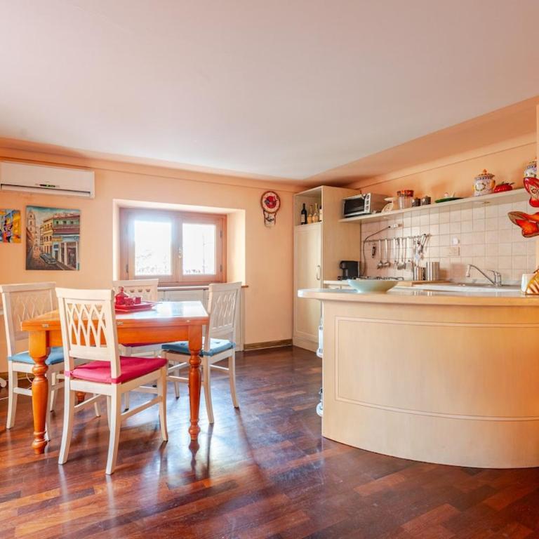 Terrazza Privata-A 2 Passi dal mare- "Versilia Royal" - Appartamento con 2 Camere da Letto - 26