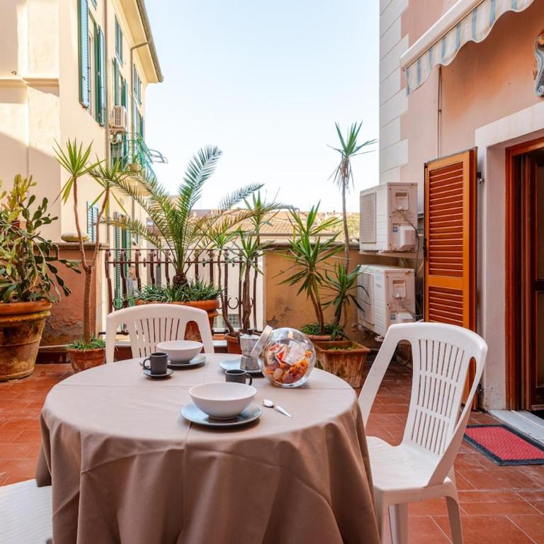 Terrazza Privata-A 2 Passi dal mare- "Versilia Royal" - Appartamento con 2 Camere da Letto - 1