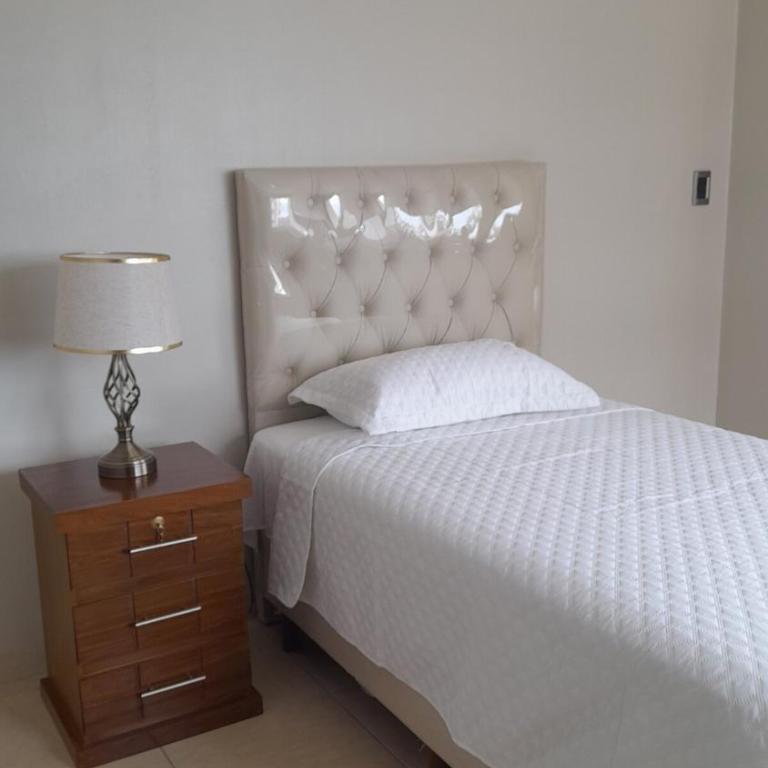 Depto de Lujo en Equipetrol en un solo piso, a 2 cuadras del Hotel Los Tajibos - Apartamento de 3 dormitorios - 6