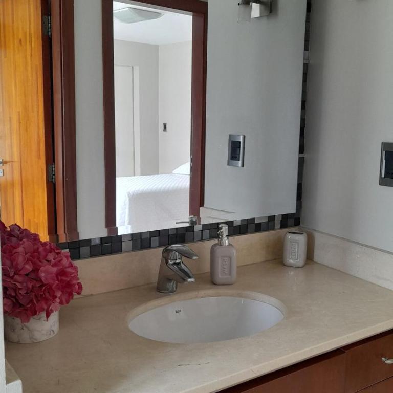 Depto de Lujo en Equipetrol en un solo piso, a 2 cuadras del Hotel Los Tajibos - Apartamento de 3 dormitorios - 47