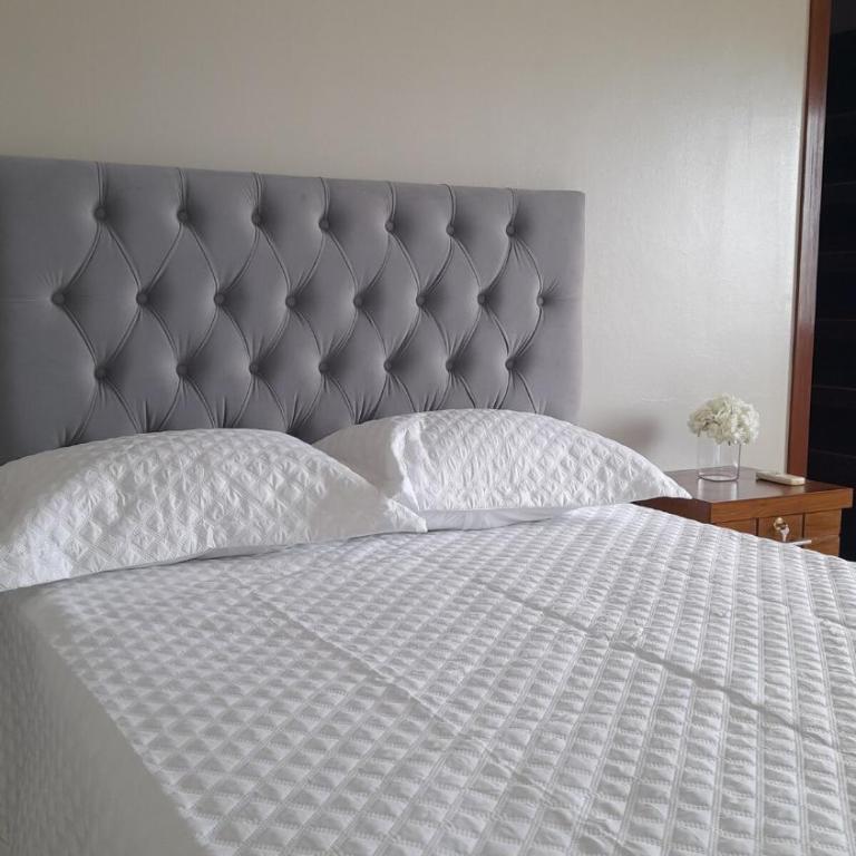 Depto de Lujo en Equipetrol en un solo piso, a 2 cuadras del Hotel Los Tajibos - Apartamento de 3 dormitorios - 4