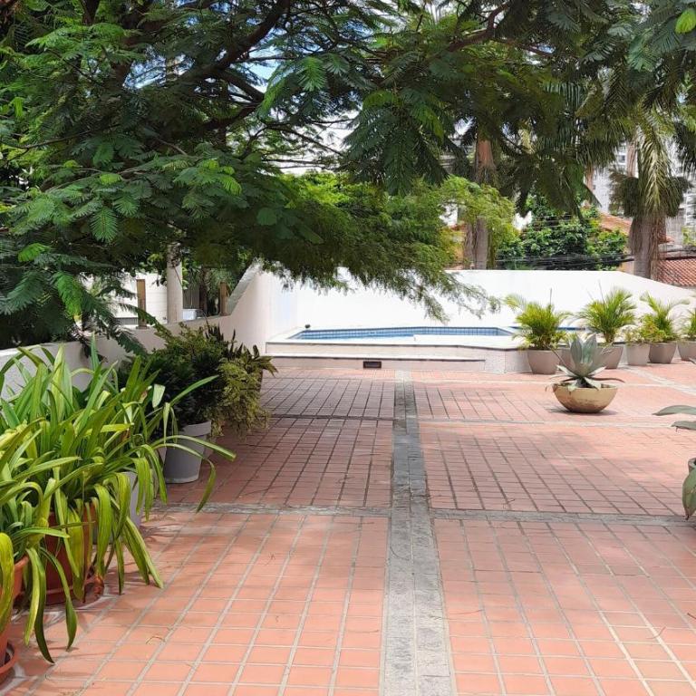 Depto de Lujo en Equipetrol en un solo piso, a 2 cuadras del Hotel Los Tajibos - Apartamento de 3 dormitorios - 56