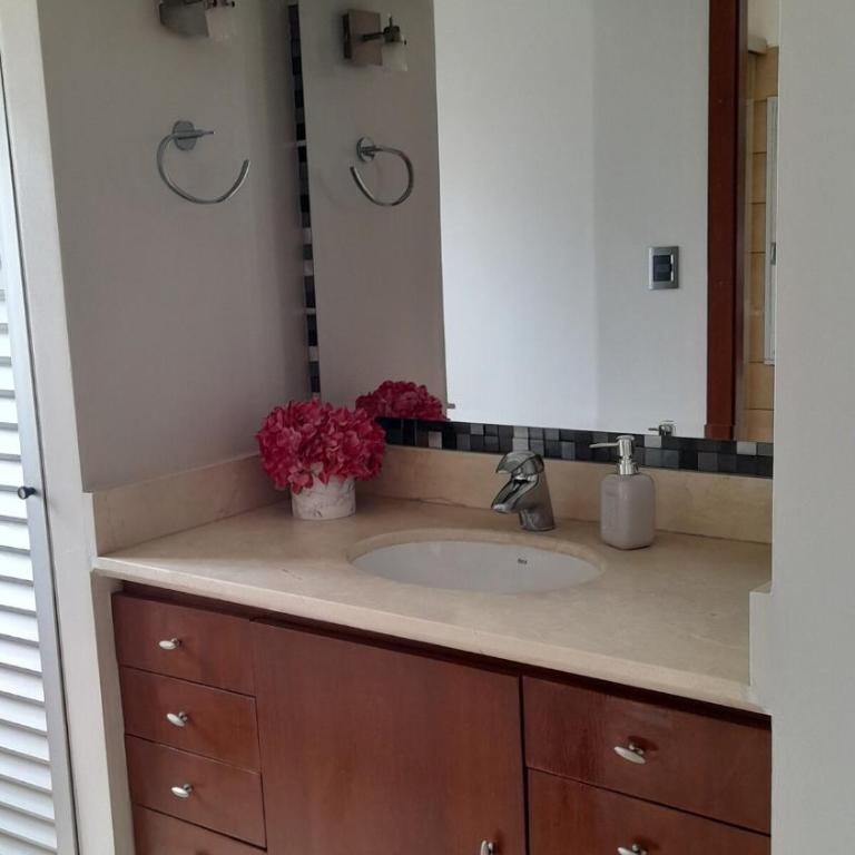 Depto de Lujo en Equipetrol en un solo piso, a 2 cuadras del Hotel Los Tajibos - Apartamento de 3 dormitorios - 51