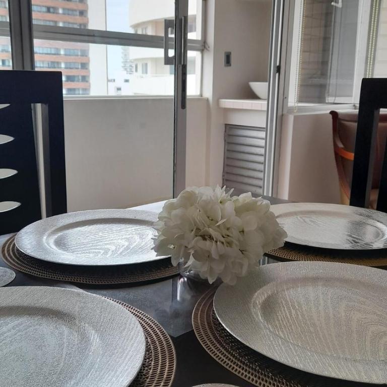 Depto de Lujo en Equipetrol en un solo piso, a 2 cuadras del Hotel Los Tajibos - Apartamento de 3 dormitorios - 18