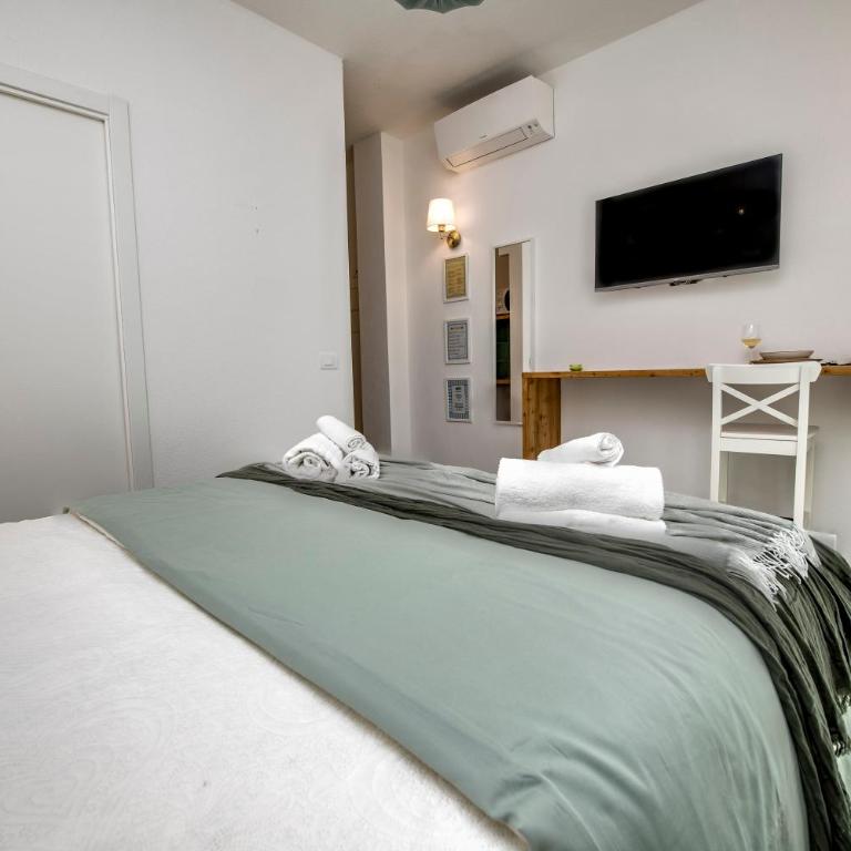 aMoneglia, 2 minutes walk to the beach, PVT PARK - Camera Matrimoniale Superior - 8