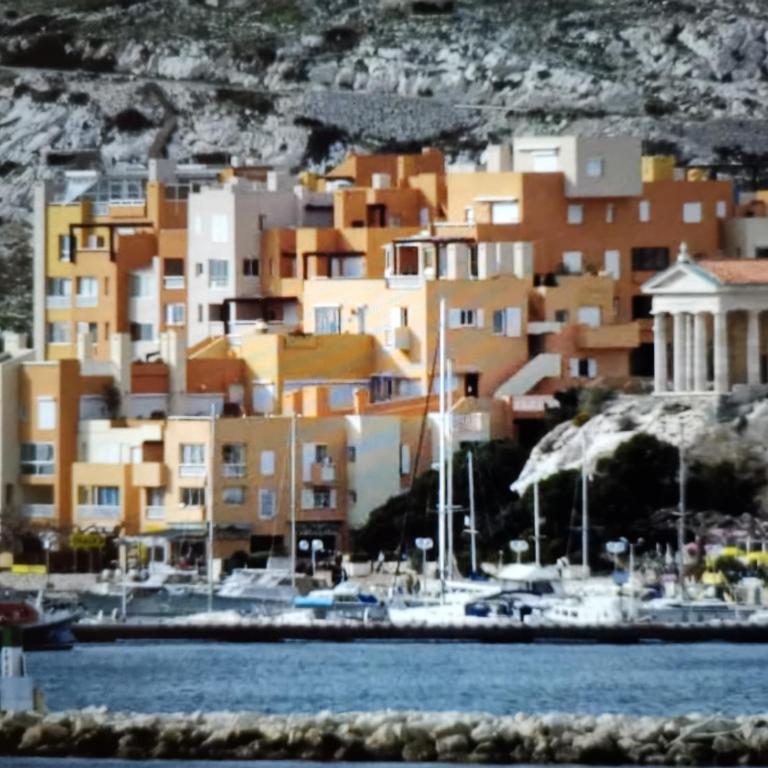 ILE du FRIOUL 115m2 - face à la mer - 8pers - 3 terrasses - plage à pied - Apartment mit 3 Schlafzimmern - 26
