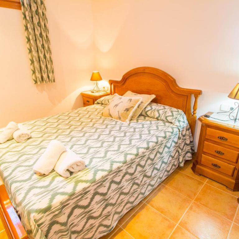 Sunny villa with private pool, AC and WIFI - Four-Bedroom House - 16