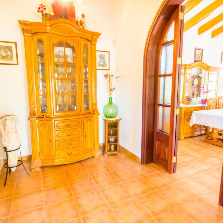 Sunny villa with private pool, AC and WIFI - Four-Bedroom House - 23