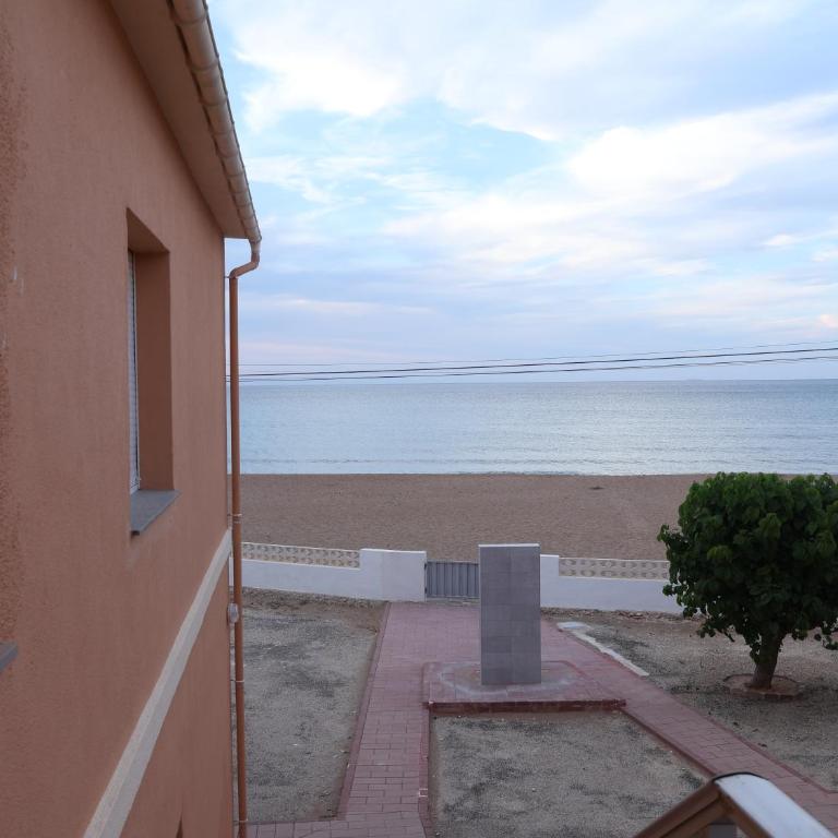 Mediterráneo azul 1era linea de playa - Apartamento de 3 dormitorios con vistas al océano - 4