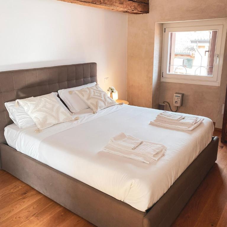 Ponte Pietra Luxury Home in Verona - Two-Bedroom Apartment - 21