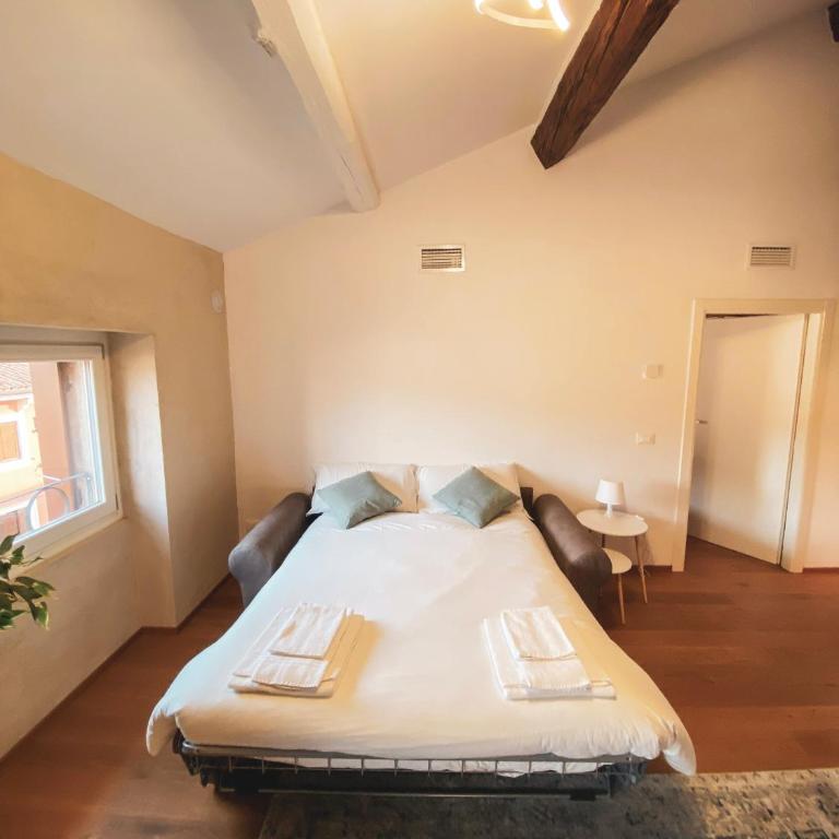 Ponte Pietra Luxury Home in Verona - Two-Bedroom Apartment - 28