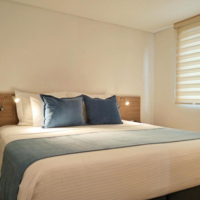 Hotel Lomas 10 Medellin - Deluxe King Room - 4