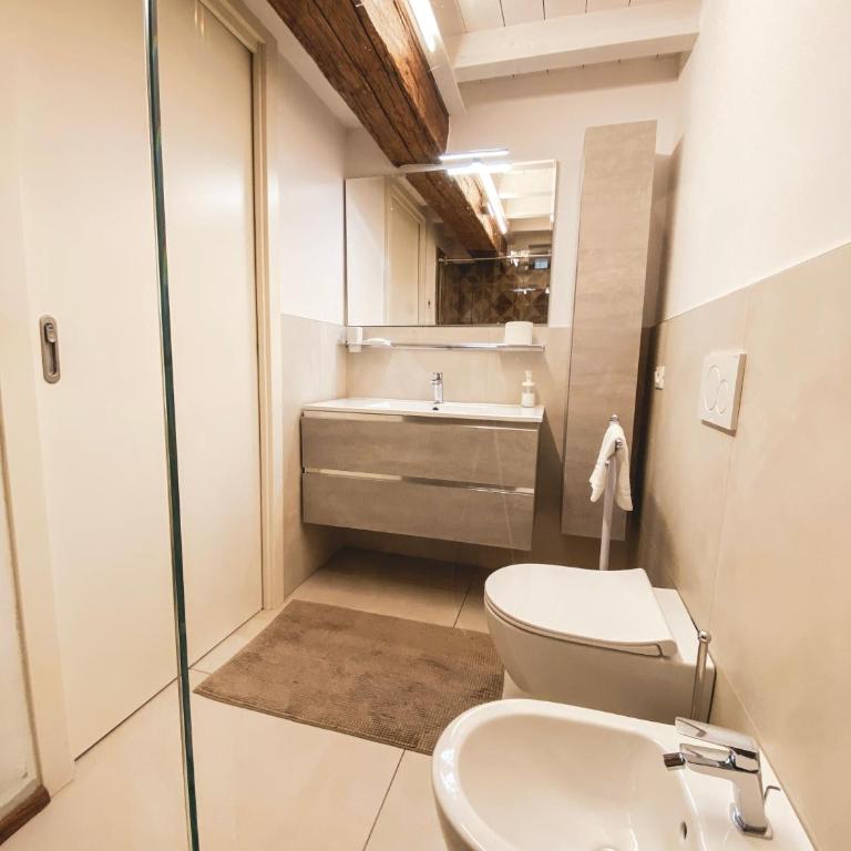 Ponte Pietra Luxury Home in Verona - Two-Bedroom Apartment - 36