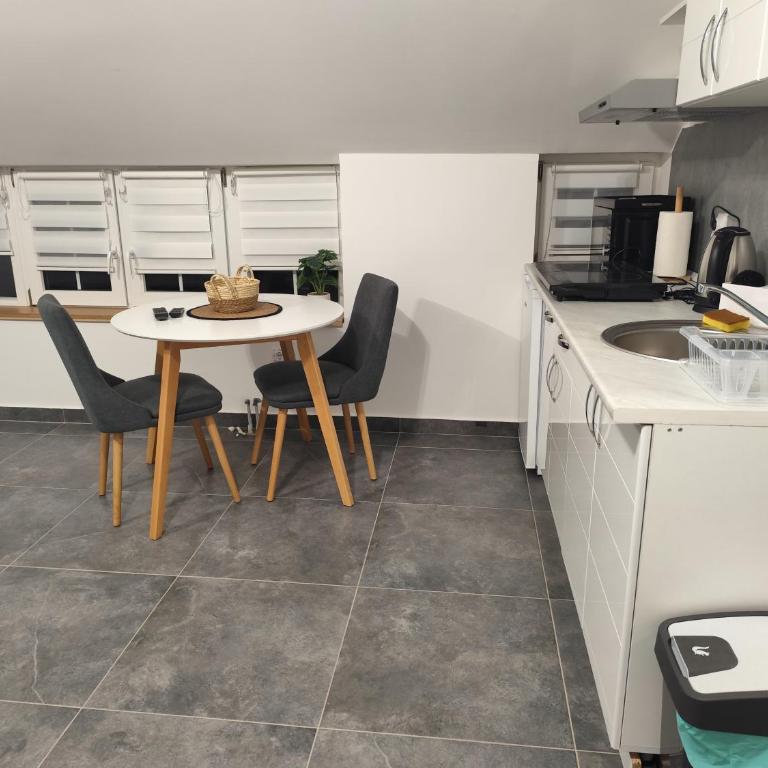 Nomad apartments - Studio Apartment - 8