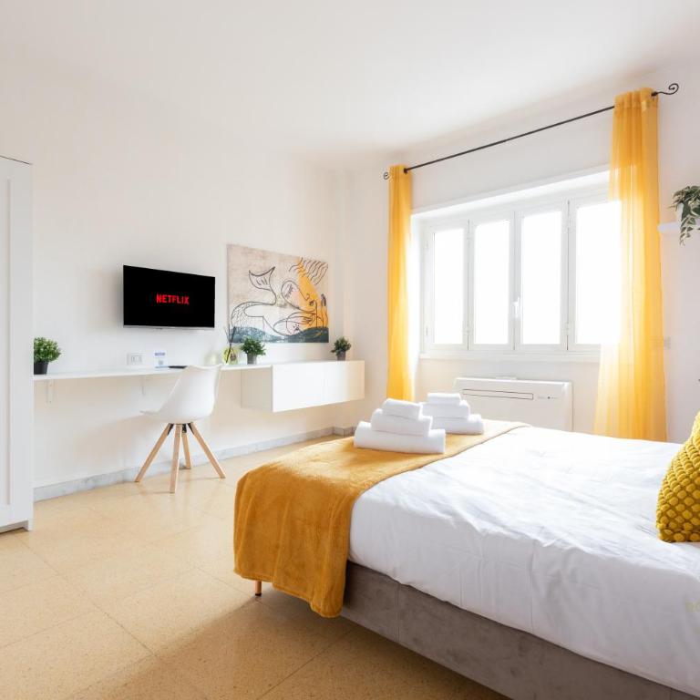 Domvs Clavdia - 7min to Colosseum by Metro, Station under apt, Roma, 6pax, A-C - Appartamento con 3 Camere da Letto - 1