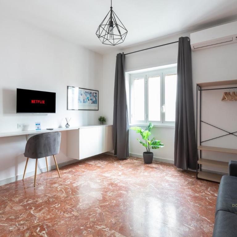 Domvs Clavdia - 7min to Colosseum by Metro, Station under apt, Roma, 6pax, A-C - Appartamento con 3 Camere da Letto - 27
