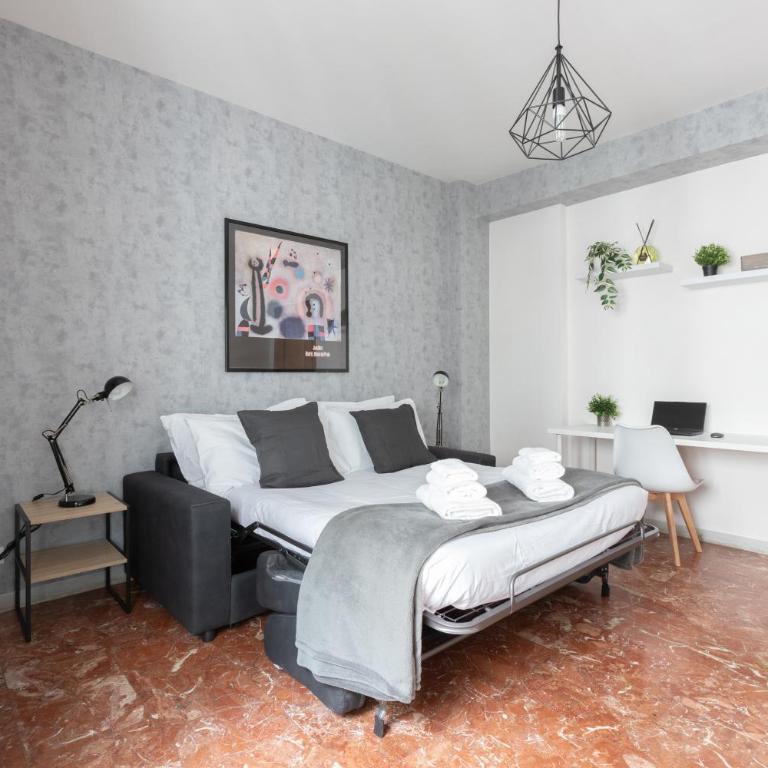 Domvs Clavdia - 7min to Colosseum by Metro, Station under apt, Roma, 6pax, A-C - Appartamento con 3 Camere da Letto - 22