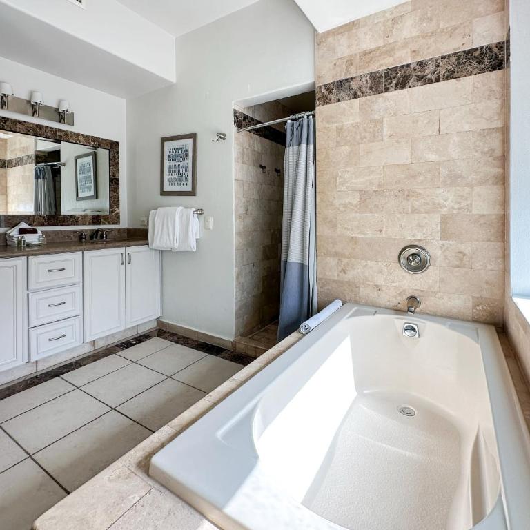 3BR Condo at Iconic Sandy Beach Area - Apartamento - 48