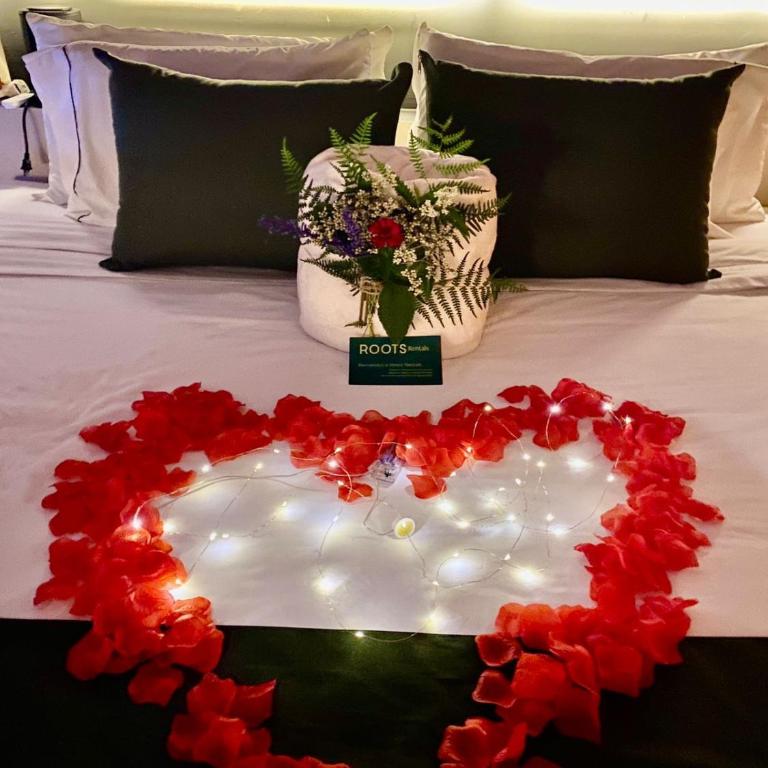 Cabañas para parejas cerca a Medellín - LUUM By Roots Rentals - Double Room with Mountain View - 9