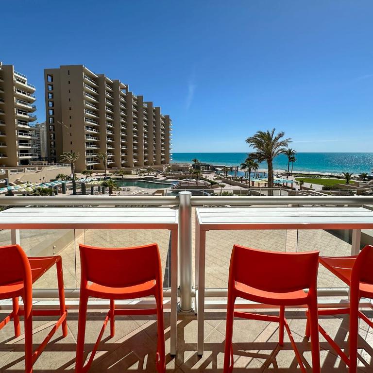 Luxury 4 Bed Condo with Huge Deck - Apartment - 1