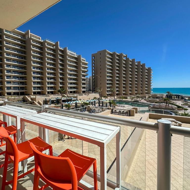 Luxury 4 Bed Condo with Huge Deck - Apartment - 2