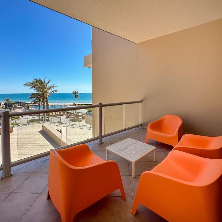 Luxury 4 Bed Condo with Huge Deck - Apartment - 8