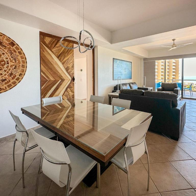 Luxury 4 Bed Condo with Huge Deck - Apartment - 12