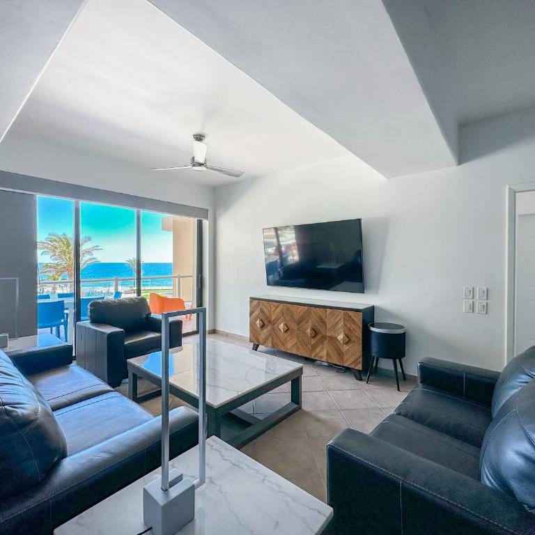 Luxury 4 Bed Condo with Huge Deck - Apartment - 20