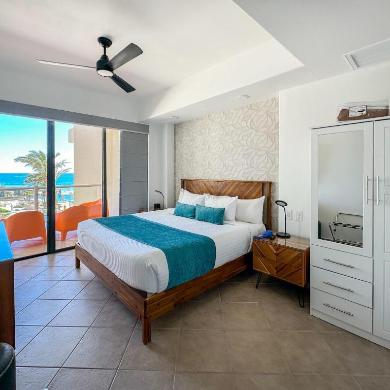 Luxury 4 Bed Condo with Huge Deck - Apartment - 30