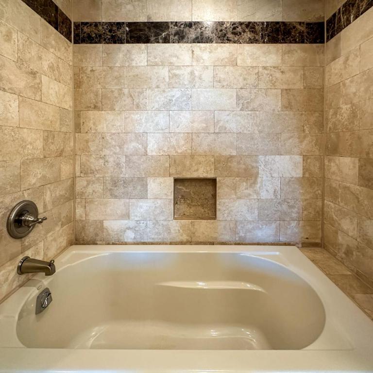 Luxury 4 Bed Condo with Huge Deck - Apartment - 39