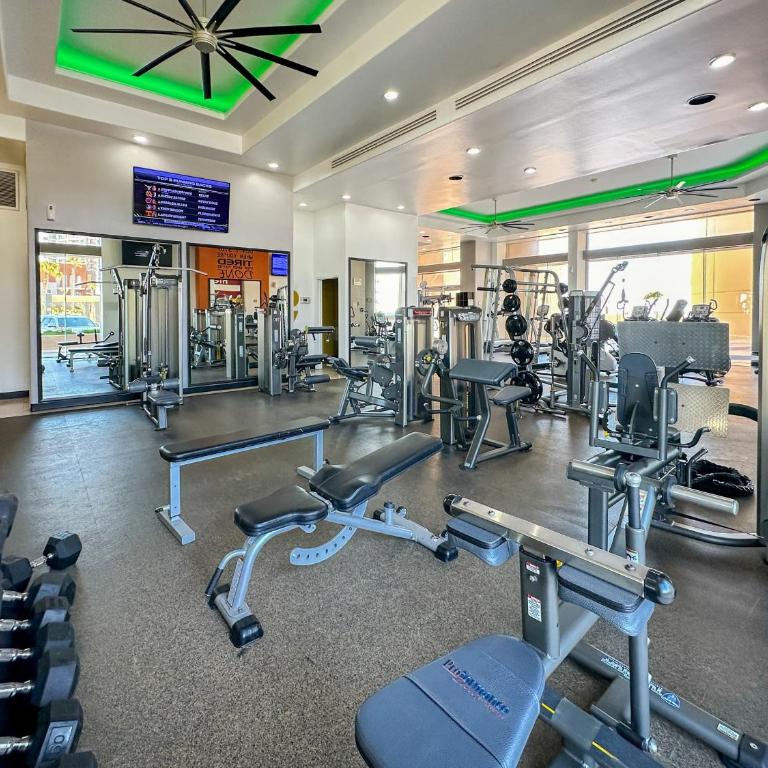 Luxury 4 Bed Condo with Huge Deck - Apartment - 60
