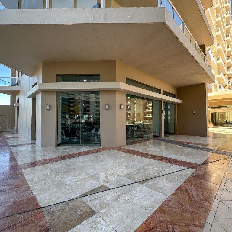 Luxury 4 Bed Condo with Huge Deck - Apartment - 66
