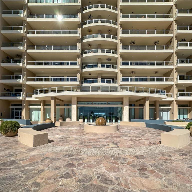 Luxury 4 Bed Condo with Huge Deck - Apartment - 68