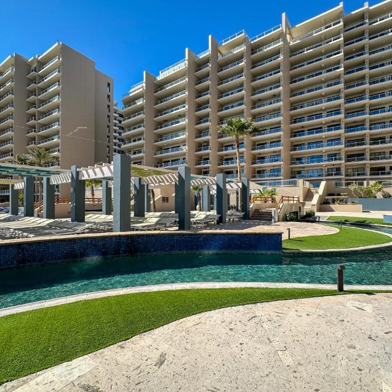 Luxury 4 Bed Condo with Huge Deck - Apartment - 74